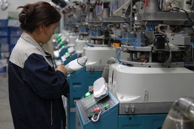 遼源新景 5G數(shù)字化織襪實驗工廠盡顯科技范，技術服務重塑產業(yè)未來